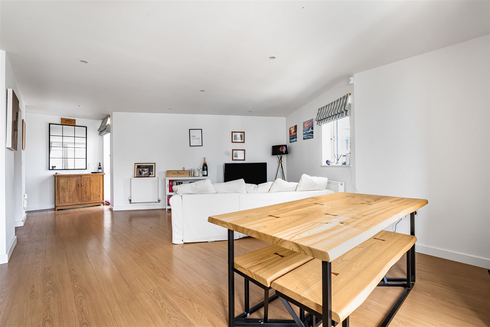 Pentire Crescent, Newquay photo - 2